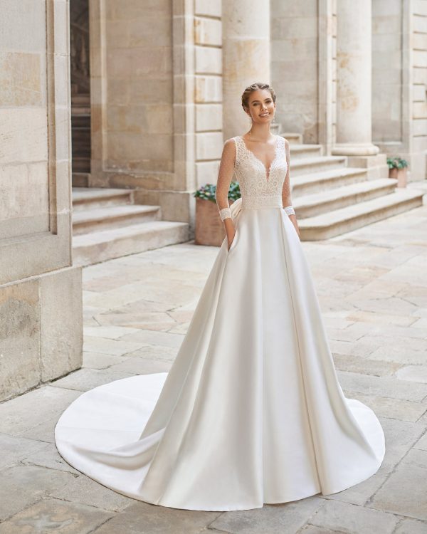 DIPLOMA Wedding Dress Aire Barcelona Collection 2022| Paris