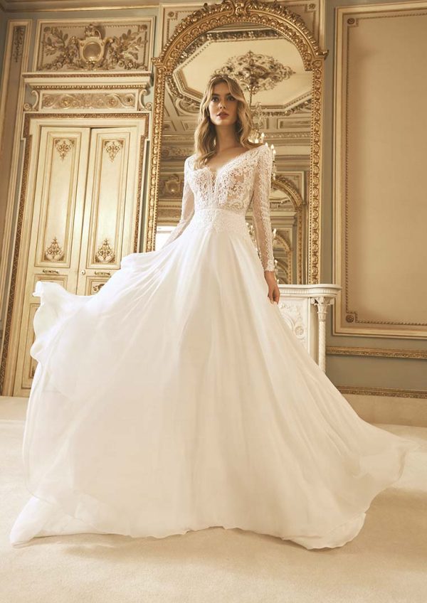 EBONY wedding dress: San Patrick collection 2022 Paris Boutique