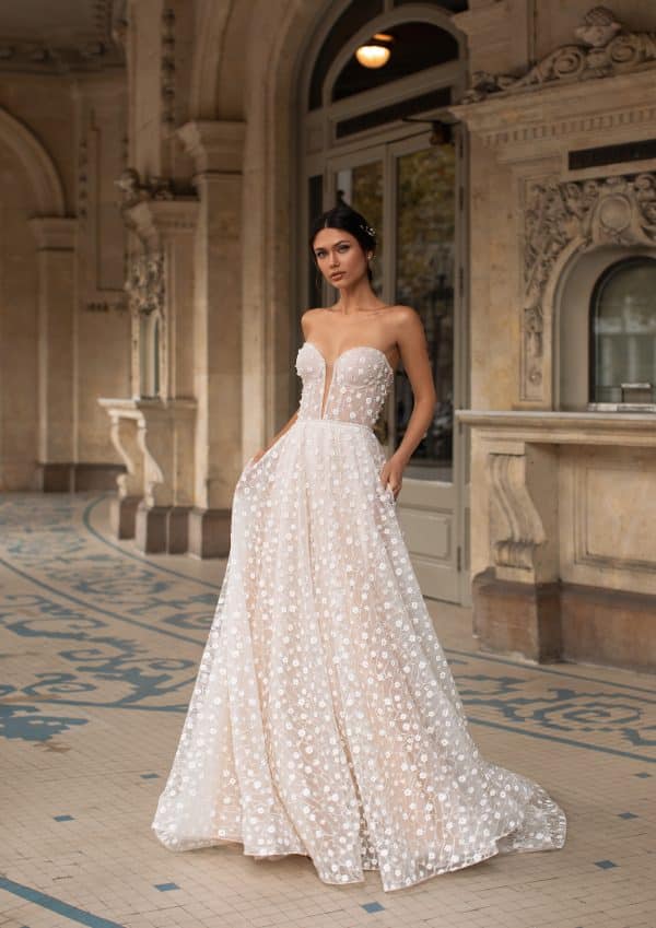 HOPKINS Wedding Dress Pronovias collection 2023 | Paris Boutique