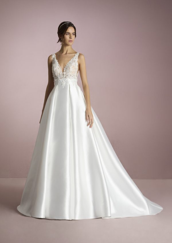 Robe de Mariée UMI White One Collection 2025| Paris